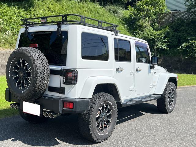 ジープ・ラングラーアンリミテッド サハラ　４ＷＤ　ＢＡＴＴＫＥＺ４本出しマフラー　サイドカメラ　ナビフルセグＴＶ　クルーズコントロール　ＥＴＣ　ナビ　二年車検付き　１７インチホイール　オールテレーンタイヤ　ルーフラック　３．６Ｌ（60枚目）