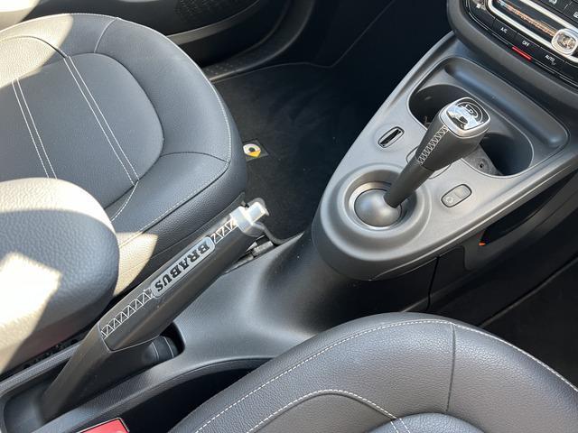 スマートフォーツークーペ ＢＲＡＢＵＳ　スポーツ　パノラミックガラスルーフ　黒レザーシート　シートヒーター　パドルシフト　クルーズコントロール　コーナーセンサー　二年車検付き　１７インチＡＷ　アイドリングストップ　レーンキープアシスト　追突警告（15枚目）