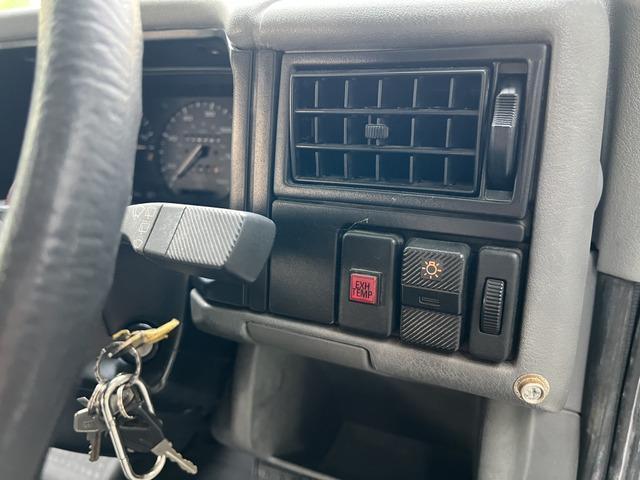 ヴァナゴン ＧＬ　Ｔ４　ヴァナゴン　オートスリーパー　キャンピングカー　タープ・テント接続可　バンクベッド　座席兼用ベッド　テーブル　シンク　コンセント　　ルーフベント　換気扇　８ナンバー（19枚目）