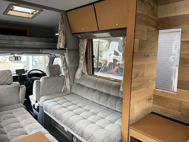 ヴァナゴン ＧＬ　Ｔ４　ヴァナゴン　オートスリーパー　キャンピングカー　タープ・テント接続可　バンクベッド　座席兼用ベッド　テーブル　シンク　コンセント　　ルーフベント　換気扇　８ナンバー（32枚目）