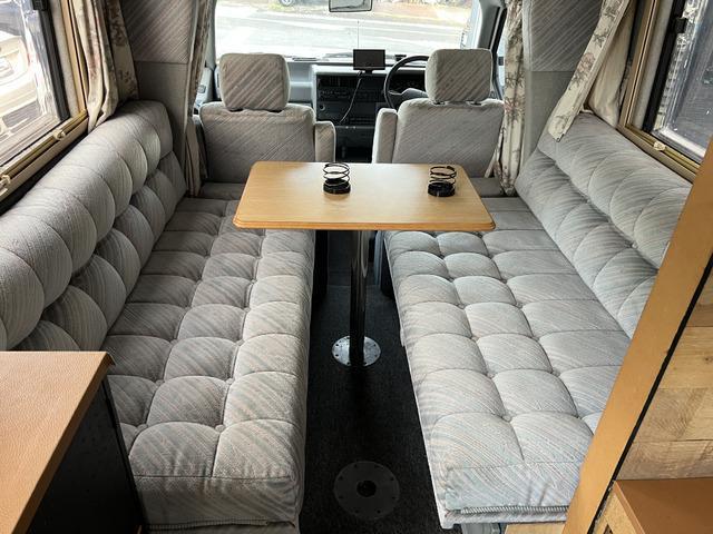 ヴァナゴン ＧＬ　Ｔ４　ヴァナゴン　オートスリーパー　キャンピングカー　タープ・テント接続可　バンクベッド　座席兼用ベッド　テーブル　シンク　コンセント　　ルーフベント　換気扇　８ナンバー（33枚目）