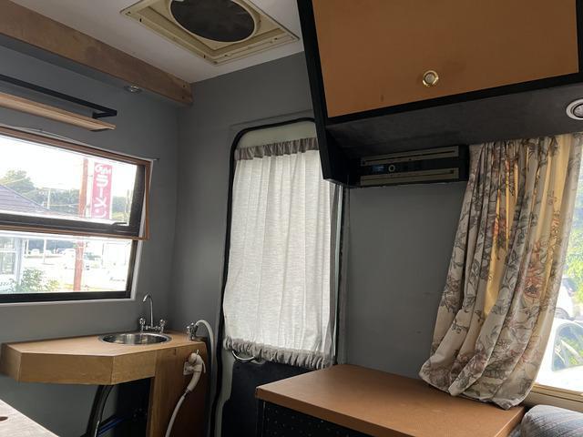 ヴァナゴン ＧＬ　Ｔ４　ヴァナゴン　オートスリーパー　キャンピングカー　タープ・テント接続可　バンクベッド　座席兼用ベッド　テーブル　シンク　コンセント　　ルーフベント　換気扇　８ナンバー（44枚目）