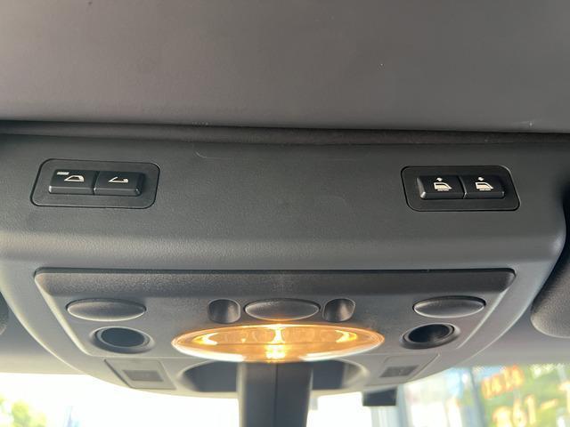 ＭＩＮＩ クーパー　コンバーチブル　５速ＭＴ　電動オープン　オーディオ　バックカメラ　ＵＳＢ　ＡＵＸ　ＥＴＣ　フォグランプ　オートエアコン　社外１７インチＡＷ　二年車検付　キーレス　ハーフレザーシート　リア障害物センサー（28枚目）