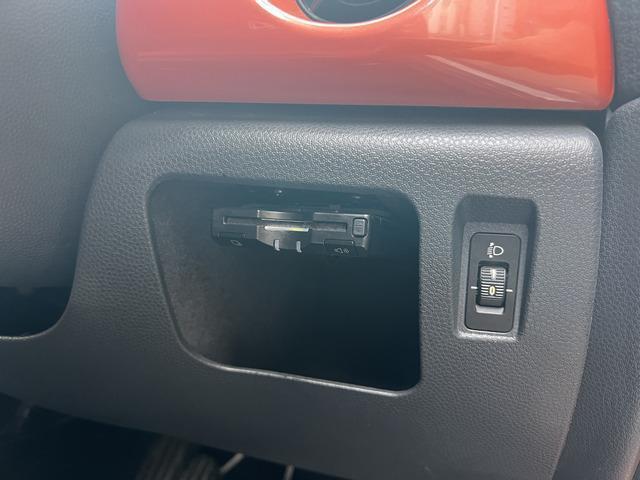 ＭＩＮＩ クーパー　コンバーチブル　５速ＭＴ　電動オープン　オーディオ　バックカメラ　ＵＳＢ　ＡＵＸ　ＥＴＣ　フォグランプ　オートエアコン　社外１７インチＡＷ　二年車検付　キーレス　ハーフレザーシート　リア障害物センサー（29枚目）