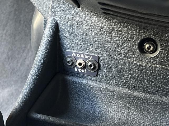 ＭＩＮＩ クーパー　コンバーチブル　５速ＭＴ　電動オープン　オーディオ　バックカメラ　ＵＳＢ　ＡＵＸ　ＥＴＣ　フォグランプ　オートエアコン　社外１７インチＡＷ　二年車検付　キーレス　ハーフレザーシート　リア障害物センサー（31枚目）