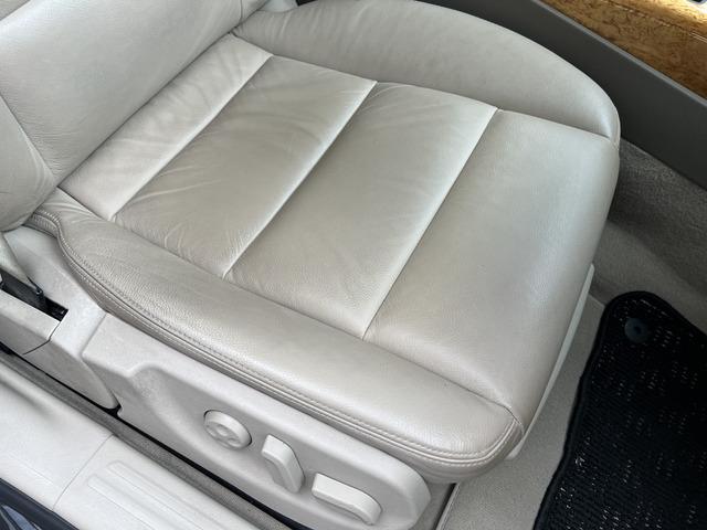 Ａ６アバント ２．８ＦＳＩクワトロ　ベージュレザーシート　シートヒーター　ナビ　テレビ　ＣＤ　バックカメラ　ＥＴＣ　クリアランスソナー　１７インチＡＷ　電動バックドア　パドルシフト　パワーシート　オートＡＣ　ルーフレール　二年車検付き（26枚目）