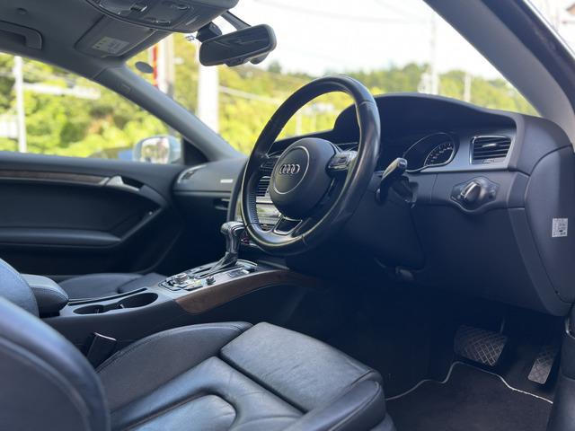 Ａ５ ２．０ＴＦＳＩクワトロ　４ＷＤ　黒レザーシート　パワーシート　バックカメラ　ナビ　テレビ　バックカメラ　クリアランスソナー　アイドリングストップ　１８インチＡＷ　純正フロアマット　クルーズコントロール　記録簿　二年車検付き（24枚目）