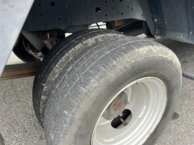 タイタンダッシュ オートマ キッチンカー フードトラック 移動販売車 ケータリングカー シンク 換気扇 エアコン コンロ 窓サッシ コンセント バックカメラ(22枚目)