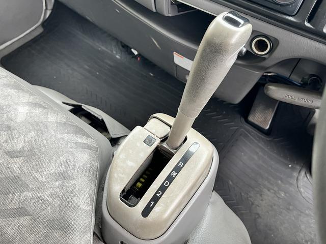 タイタンダッシュ オートマ キッチンカー フードトラック 移動販売車 ケータリングカー シンク 換気扇 エアコン コンロ 窓サッシ コンセント バックカメラ(27枚目)