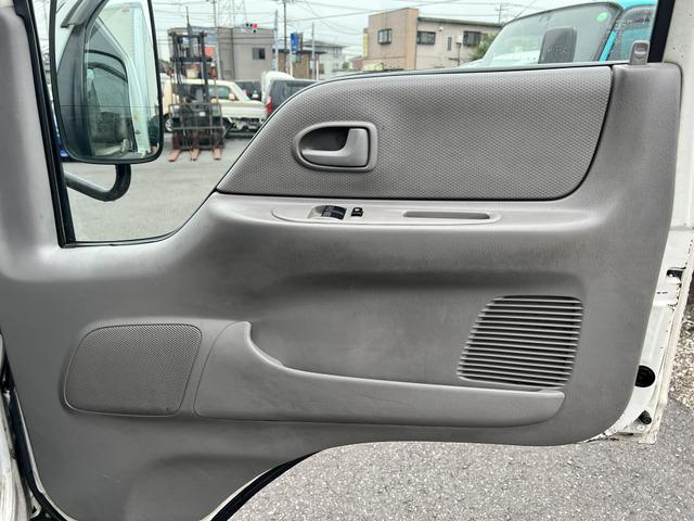 タイタンダッシュ オートマ キッチンカー フードトラック 移動販売車 ケータリングカー シンク 換気扇 エアコン コンロ 窓サッシ コンセント バックカメラ(31枚目)