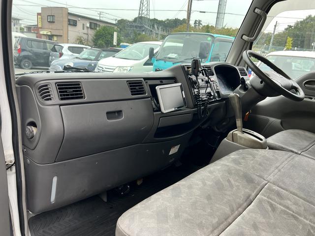 タイタンダッシュ オートマ キッチンカー フードトラック 移動販売車 ケータリングカー シンク 換気扇 エアコン コンロ 窓サッシ コンセント バックカメラ(32枚目)