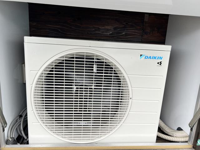 タイタンダッシュ オートマ キッチンカー フードトラック 移動販売車 ケータリングカー シンク 換気扇 エアコン コンロ 窓サッシ コンセント バックカメラ(46枚目)