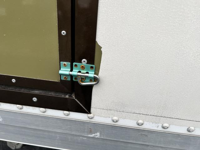 タイタンダッシュ オートマ キッチンカー フードトラック 移動販売車 ケータリングカー シンク 換気扇 エアコン コンロ 窓サッシ コンセント バックカメラ(50枚目)