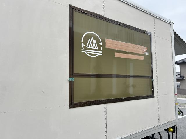 タイタンダッシュ オートマ キッチンカー フードトラック 移動販売車 ケータリングカー シンク 換気扇 エアコン コンロ 窓サッシ コンセント バックカメラ(52枚目)