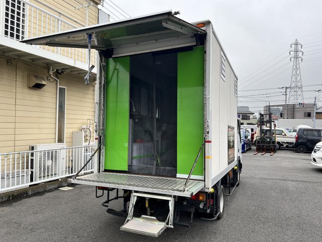 タイタンダッシュ オートマ キッチンカー フードトラック 移動販売車 ケータリングカー シンク 換気扇 エアコン コンロ 窓サッシ コンセント バックカメラ(54枚目)