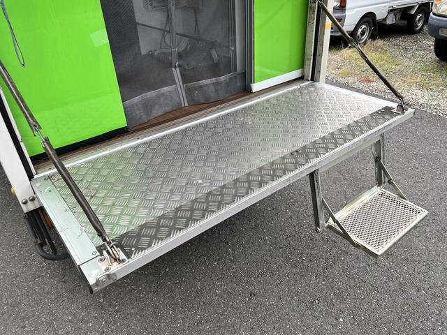 タイタンダッシュ オートマ キッチンカー フードトラック 移動販売車 ケータリングカー シンク 換気扇 エアコン コンロ 窓サッシ コンセント バックカメラ(55枚目)