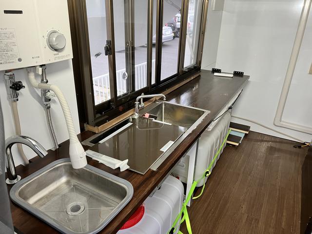 タイタンダッシュ オートマ キッチンカー フードトラック 移動販売車 ケータリングカー シンク 換気扇 エアコン コンロ 窓サッシ コンセント バックカメラ(56枚目)
