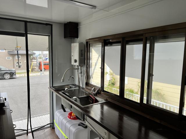 タイタンダッシュ オートマ キッチンカー フードトラック 移動販売車 ケータリングカー シンク 換気扇 エアコン コンロ 窓サッシ コンセント バックカメラ(57枚目)