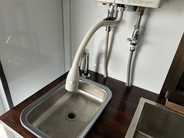 タイタンダッシュ オートマ キッチンカー フードトラック 移動販売車 ケータリングカー シンク 換気扇 エアコン コンロ 窓サッシ コンセント バックカメラ(59枚目)