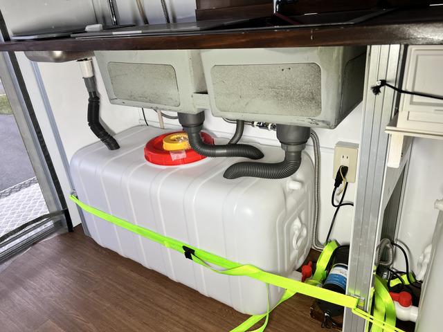 タイタンダッシュ オートマ キッチンカー フードトラック 移動販売車 ケータリングカー シンク 換気扇 エアコン コンロ 窓サッシ コンセント バックカメラ(61枚目)