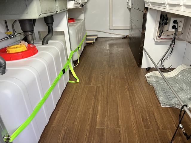 タイタンダッシュ オートマ キッチンカー フードトラック 移動販売車 ケータリングカー シンク 換気扇 エアコン コンロ 窓サッシ コンセント バックカメラ(63枚目)