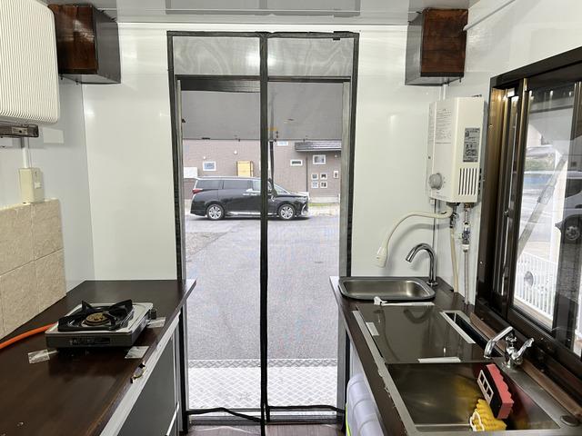 タイタンダッシュ オートマ キッチンカー フードトラック 移動販売車 ケータリングカー シンク 換気扇 エアコン コンロ 窓サッシ コンセント バックカメラ(68枚目)