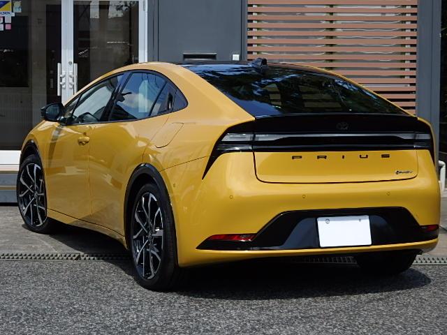 プリウス Ｚ　Ｚ（５名）　ワンオーナー　禁煙　新車保証継承　衝突軽減　チームメイト　１２．３型ＴＶナビ　パノラマルーフ　デジタルインナーミラー　１９インチアルミ　充電ケーブル　車検Ｒ９／１１（4枚目）