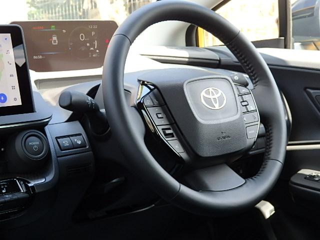 プリウス Ｚ　Ｚ（５名）　ワンオーナー　禁煙　新車保証継承　衝突軽減　チームメイト　１２．３型ＴＶナビ　パノラマルーフ　デジタルインナーミラー　１９インチアルミ　充電ケーブル　車検Ｒ９／１１（10枚目）