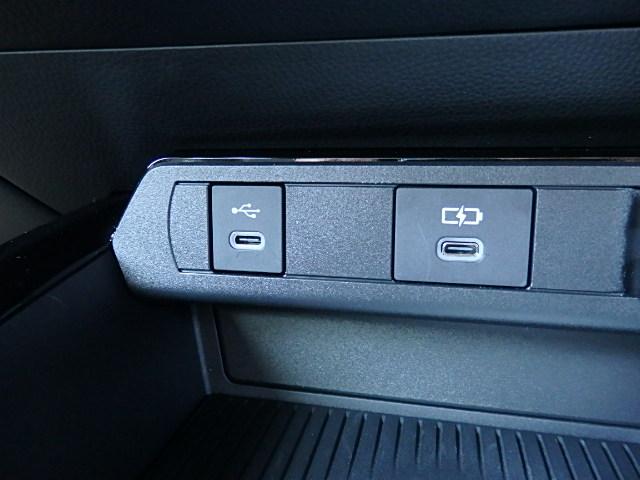 プリウス Ｚ　Ｚ（５名）　ワンオーナー　禁煙　新車保証継承　衝突軽減　チームメイト　１２．３型ＴＶナビ　パノラマルーフ　デジタルインナーミラー　１９インチアルミ　充電ケーブル　車検Ｒ９／１１（18枚目）