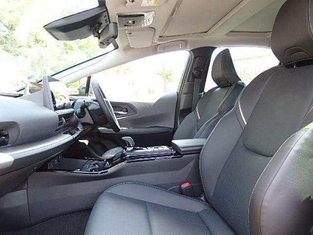 プリウス Ｚ　Ｚ（５名）　ワンオーナー　禁煙　新車保証継承　衝突軽減　チームメイト　１２．３型ＴＶナビ　パノラマルーフ　デジタルインナーミラー　１９インチアルミ　充電ケーブル　車検Ｒ９／１１（22枚目）
