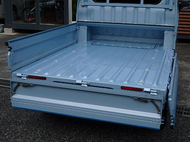 ハイゼットトラック ジャンボ　５５ｔｈアニバーサリーゴールドエディション　関東産　切替式４ＷＤ　スロープ式平シート　ＬＥＤライト　フォグライト　ＥＴＣ　Ｗエアバック　キーレス　ＡＢＳ　黒革調シートカバー　車検Ｒ８／５　１年保証（6枚目）