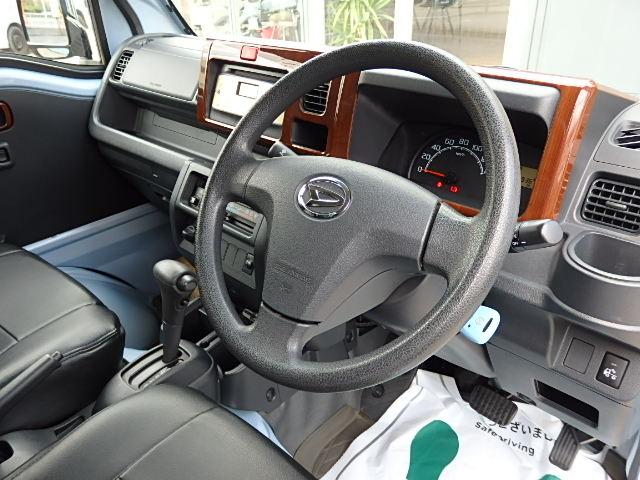 ハイゼットトラック ジャンボ　５５ｔｈアニバーサリーゴールドエディション　関東産　切替式４ＷＤ　スロープ式平シート　ＬＥＤライト　フォグライト　ＥＴＣ　Ｗエアバック　キーレス　ＡＢＳ　黒革調シートカバー　車検Ｒ８／５　１年保証（16枚目）