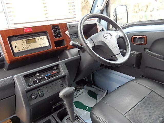 ハイゼットトラック ジャンボ　５５ｔｈアニバーサリーゴールドエディション　関東産　切替式４ＷＤ　スロープ式平シート　ＬＥＤライト　フォグライト　ＥＴＣ　Ｗエアバック　キーレス　ＡＢＳ　黒革調シートカバー　車検Ｒ８／５　１年保証（21枚目）