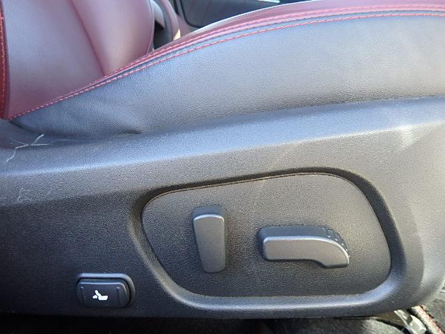 レヴォーグ ２．０ＳＴＩスポーツアイサイト　ワンオーナー　禁煙　ターボ　４ＷＤ　ＳＴＩ専用チューニング　衝突軽減ブレーキ　８インチナビ　Ｂｌｕｅｔｏｏｔｈ　フロント、サイドカメラ　バックカメラ　別スタッドレスタイヤセット　１年保証　車検Ｒ９／６（19枚目）