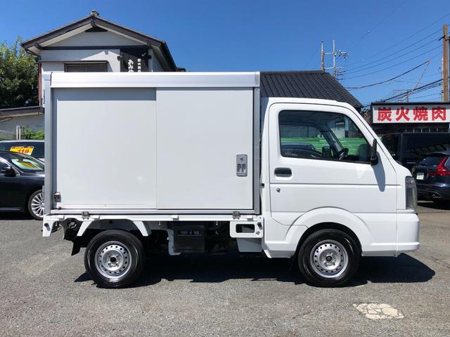 キャリイトラック 　保冷車　４ＷＤ　１年間保証付き　禁煙車　キーレス　積載量３５０ｋｇ　エアコン　運転席エアバック　三方開　スタッドレスタイヤ付き　スペアキー　パワーステアリング　ルームクリーニング実施済み（4枚目）