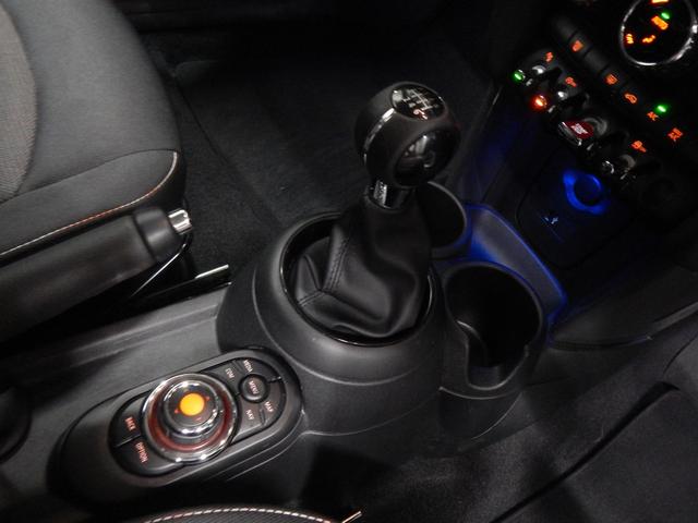 ＭＩＮＩ クーパー　ブラックルーフ＆ホワイトツートン・ユニオンテール・ＬＥＤ・ＨＤＤナビカメラ・Ｂｌｕｅｔｏｏｔｈ・６速ＭＴ（10枚目）