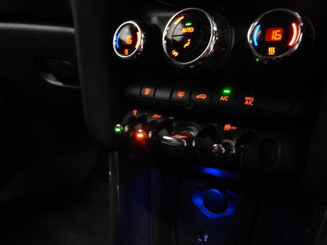 ＭＩＮＩ クーパー　ブラックルーフ＆ホワイトツートン・ユニオンテール・ＬＥＤ・ＨＤＤナビカメラ・Ｂｌｕｅｔｏｏｔｈ・６速ＭＴ（13枚目）