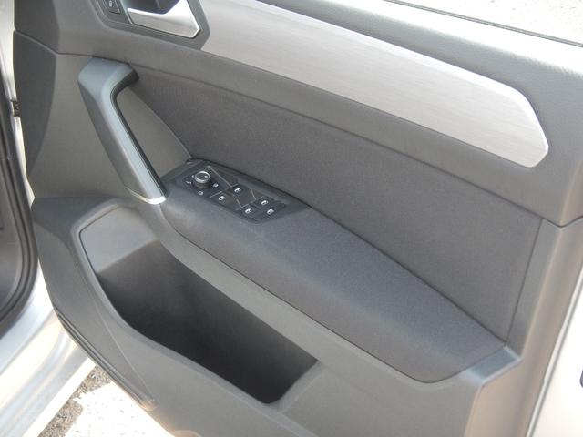 ゴルフトゥーラン ＴＳＩ　コンフォートライン　純正ナビＴＶバックカメラ　ＵＳＢ／Ｂｌｕｅｔｏｏｔｈ　クルーズコントロール　社外ドラレコ　ＥＴＣ　３列シート（17枚目）