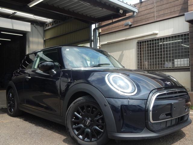 ＭＩＮＩ クーパーＤ　エッセンシャル・トリム　ハーフレザー　シートヒーター　カープレイ　バックカメラ　ミラー型ＥＴＣ　ドラレコ　オートクルーズ（4枚目）