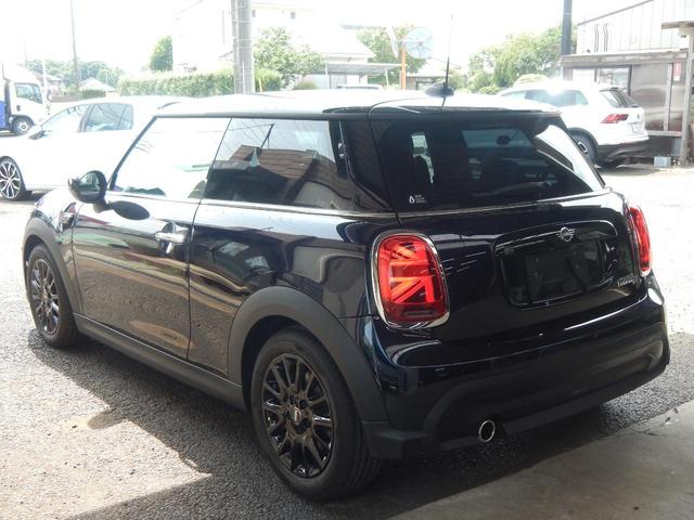 ＭＩＮＩ クーパーＤ　エッセンシャル・トリム　ハーフレザー　シートヒーター　カープレイ　バックカメラ　ミラー型ＥＴＣ　ドラレコ　オートクルーズ（9枚目）