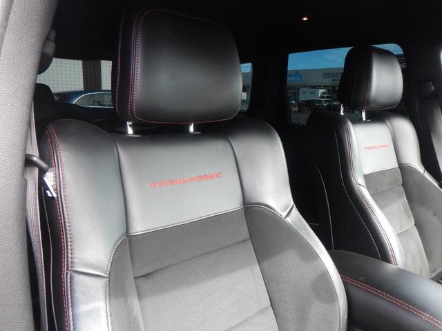 ジープ・グランドチェロキー トレイルホーク　限定車　１オーナー　ナビＴＶ切替カメラ　カープレイ　専用インテリア　前席パワーシート　前後Ｓヒーター　パワーバックドア　ヒッチメンバー（4枚目）