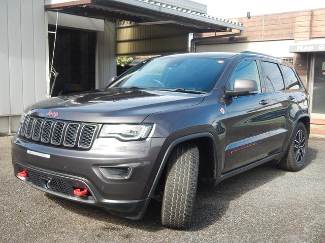 ジープ・グランドチェロキー トレイルホーク　限定車　１オーナー　ナビＴＶ切替カメラ　カープレイ　専用インテリア　前席パワーシート　前後Ｓヒーター　パワーバックドア　ヒッチメンバー（8枚目）