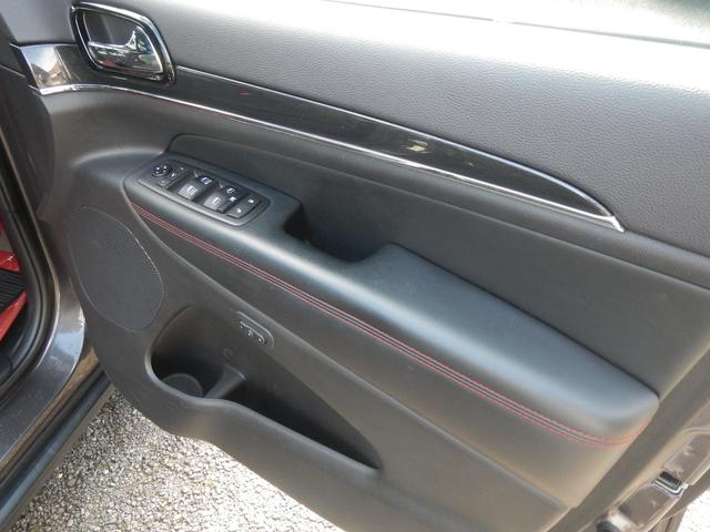ジープ・グランドチェロキー トレイルホーク　限定車　１オーナー　ナビＴＶ切替カメラ　カープレイ　専用インテリア　前席パワーシート　前後Ｓヒーター　パワーバックドア　ヒッチメンバー（20枚目）