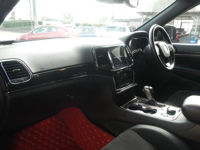 ジープ・グランドチェロキー トレイルホーク　限定車　１オーナー　ナビＴＶ切替カメラ　カープレイ　専用インテリア　前席パワーシート　前後Ｓヒーター　パワーバックドア　ヒッチメンバー（22枚目）