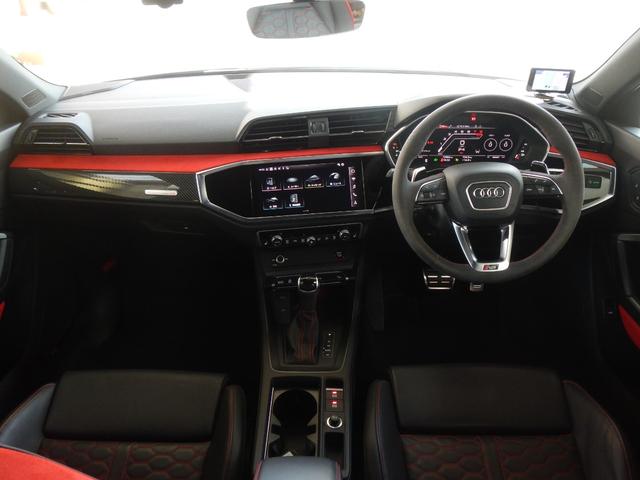 RS Q3 スポーツバック ベースグレード ベースグレード(5名)RSデザインPKG ブラックスタイリングPKG RSダンピングCLサスペンション RSスポーツエキゾースト RSバーチャルコックピット SONOS 21黒AW 赤キャリパー(2枚目)