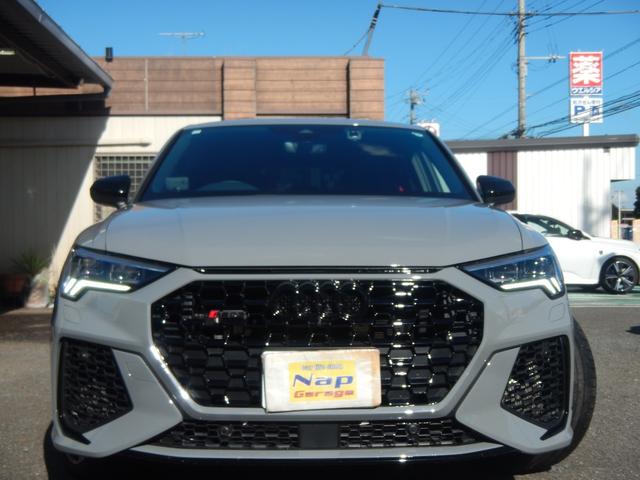RS Q3 スポーツバック ベースグレード ベースグレード(5名)RSデザインPKG ブラックスタイリングPKG RSダンピングCLサスペンション RSスポーツエキゾースト RSバーチャルコックピット SONOS 21黒AW 赤キャリパー(3枚目)