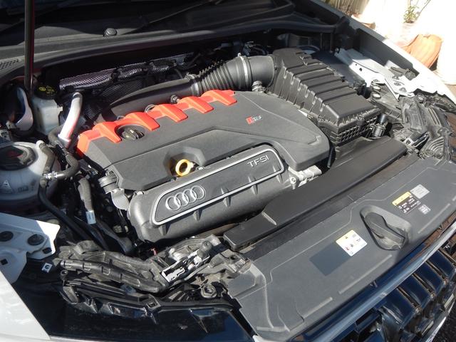 RS Q3 スポーツバック ベースグレード ベースグレード(5名)RSデザインPKG ブラックスタイリングPKG RSダンピングCLサスペンション RSスポーツエキゾースト RSバーチャルコックピット SONOS 21黒AW 赤キャリパー(4枚目)