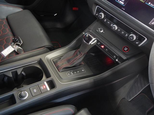 RS Q3 スポーツバック ベースグレード ベースグレード(5名)RSデザインPKG ブラックスタイリングPKG RSダンピングCLサスペンション RSスポーツエキゾースト RSバーチャルコックピット SONOS 21黒AW 赤キャリパー(15枚目)