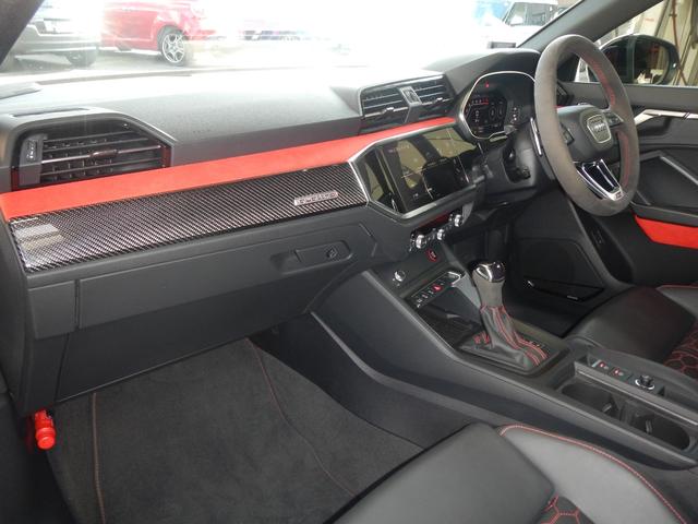 RS Q3 スポーツバック ベースグレード ベースグレード(5名)RSデザインPKG ブラックスタイリングPKG RSダンピングCLサスペンション RSスポーツエキゾースト RSバーチャルコックピット SONOS 21黒AW 赤キャリパー(23枚目)