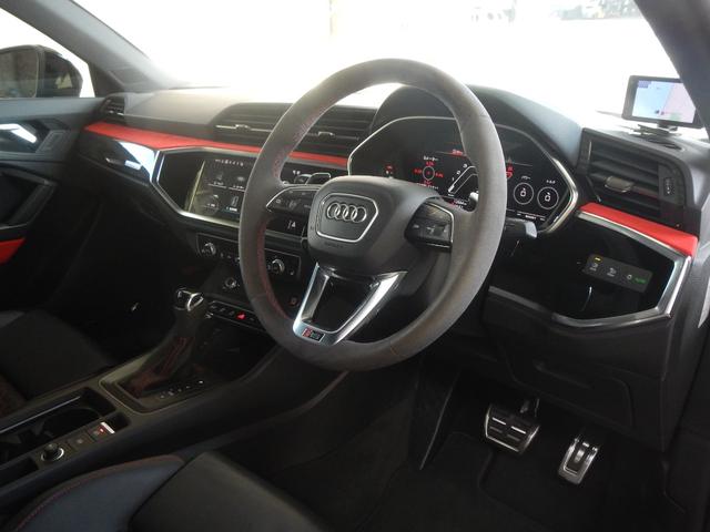 RS Q3 スポーツバック ベースグレード ベースグレード(5名)RSデザインPKG ブラックスタイリングPKG RSダンピングCLサスペンション RSスポーツエキゾースト RSバーチャルコックピット SONOS 21黒AW 赤キャリパー(24枚目)